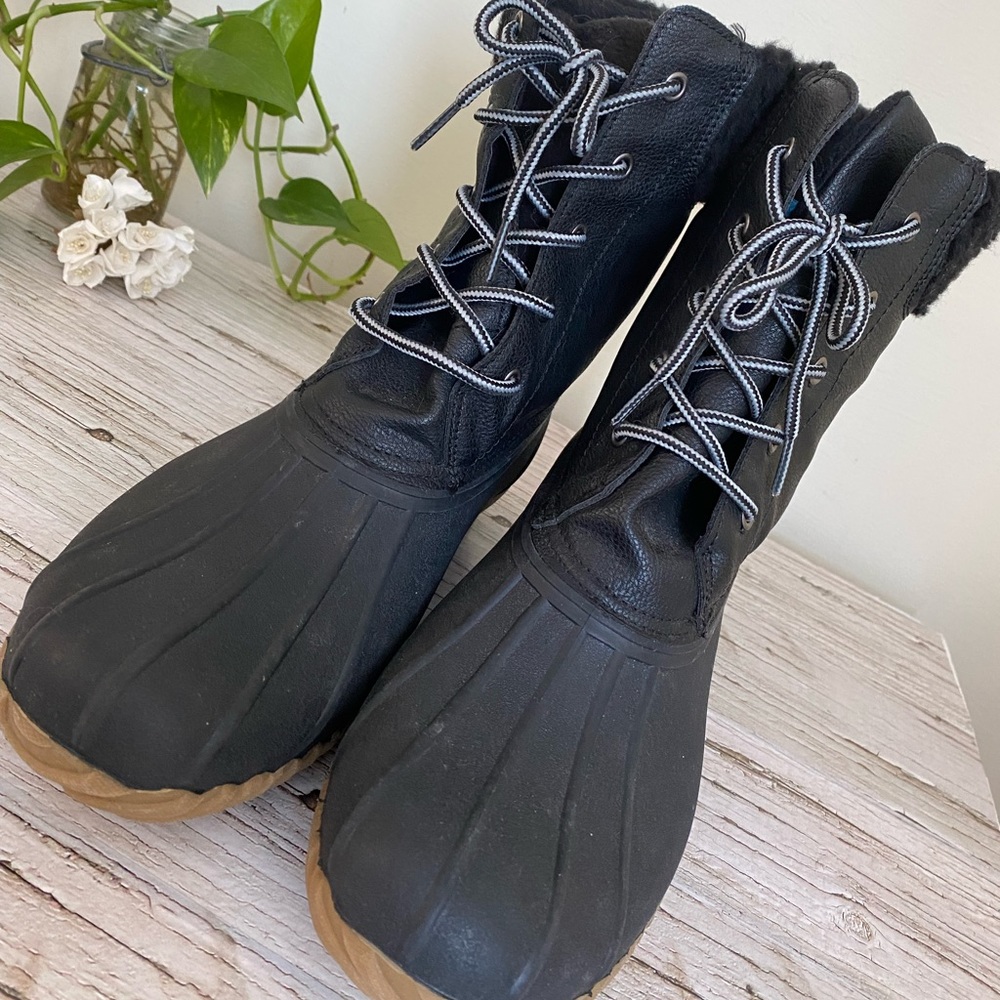🌸Winter Boots / Duck boots / Black NWOT Size 10